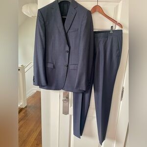 Z Zegna Light Wool Suit – IT Size 52R Drop 8 – Like New